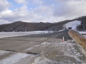 日高自動車道 日高町 厚賀舗装外一連工事　完成2